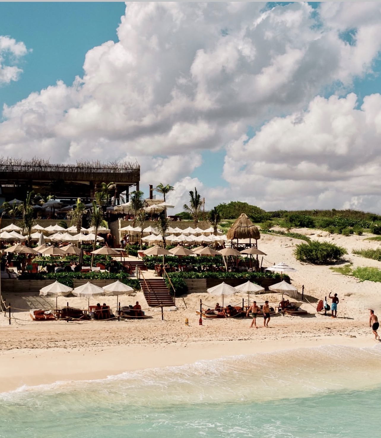 Ennea — beach club en Cancún
